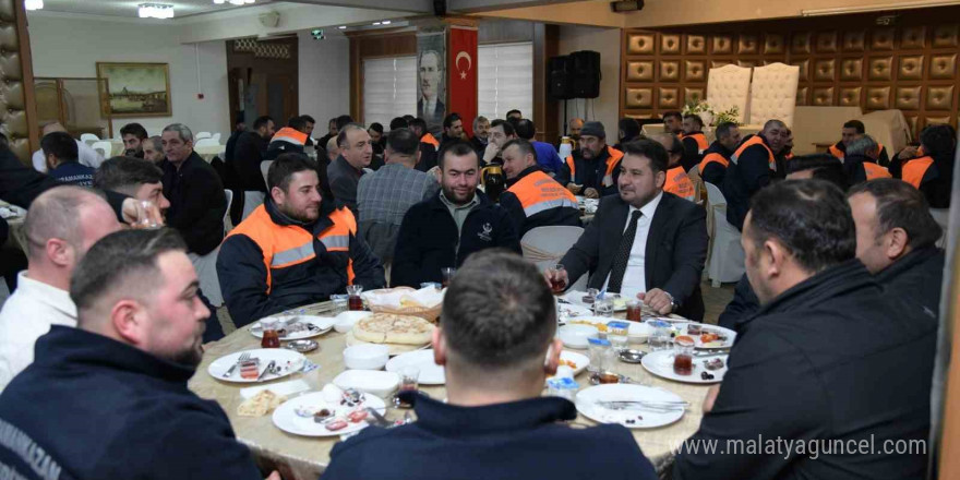 Kahramankazan Belediye Başkanı Çırpanoğlu, temizlik personeli ile bir araya geldi