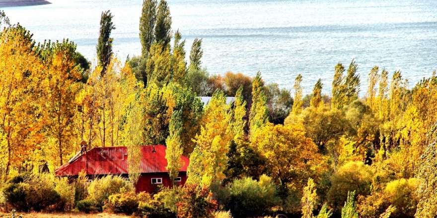 Kahramanmaraş’ta Adatepe Barajın da  sonbahar manzaraları