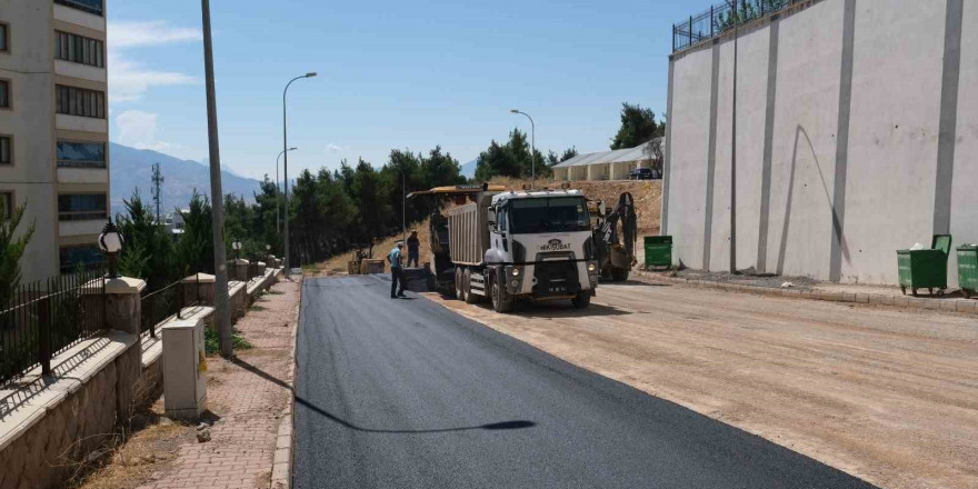 Kahramanmaraş’ta asfalt seferberliği sürüyor