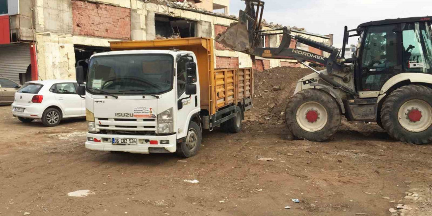 Kahramanmaraş’ta inşaat atıkları toplanıyor