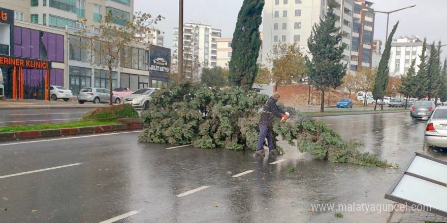 Kahramanmaraş’taki fırtına saatte 95 kilometre hıza ulaştı