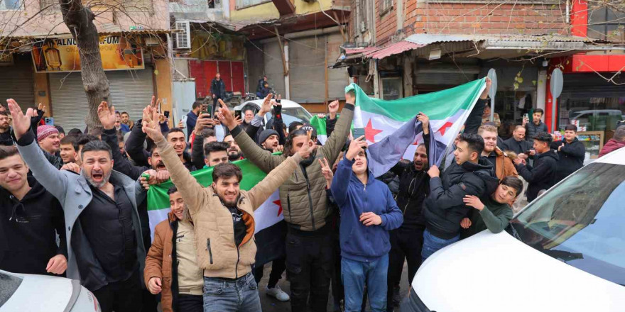 Kahramanmaraş’taki Suriyeliler Esed’ın gidişini kutladı