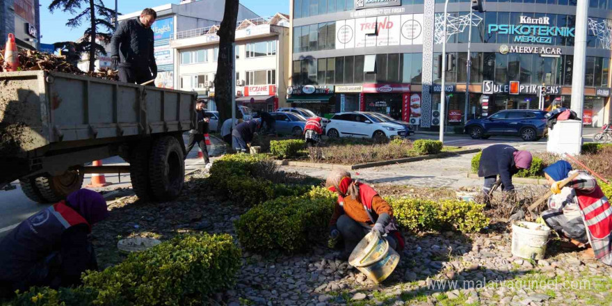 Kaldırım tadilatı ve peyzaj çalışmaları devam ediyor