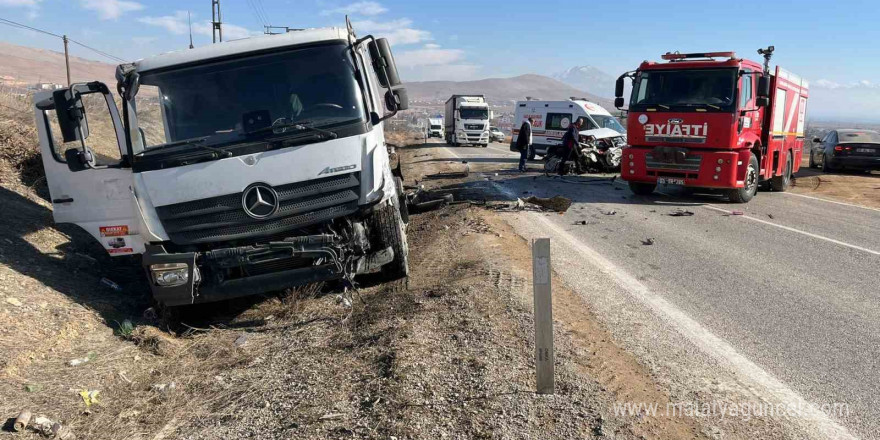 Kamyon ile otomobil çarpıştı: 1 yaralı