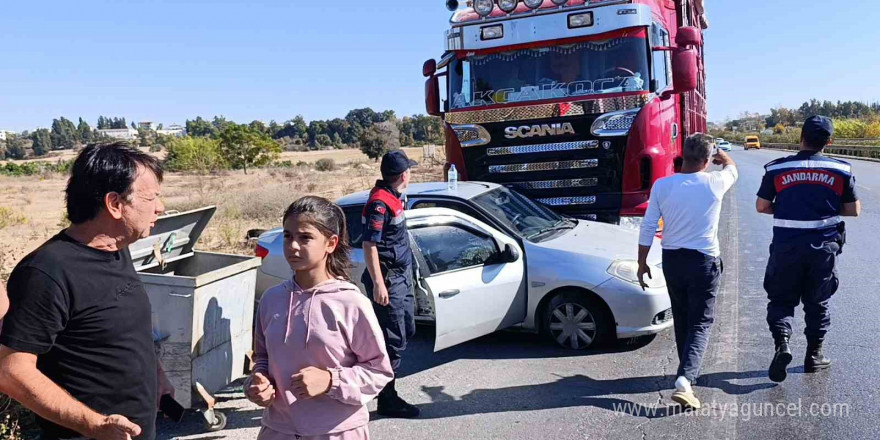 Kamyon önüne aldığı otomobili 500 metre sürükledi