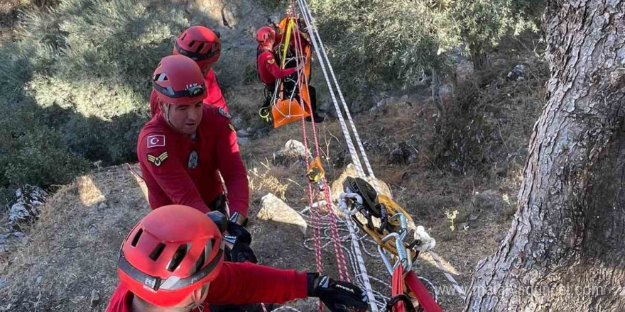 Kanyonda mahsur kalan vatandaşları jandarma kurtardı