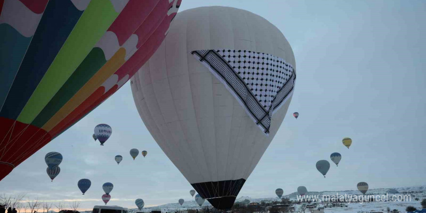 Kapadokya’da balonlar ‘barış’ için havalandı