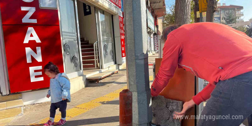 Kapağı bulunmayan elektrik dağıtım panosu tehlike saçıyor