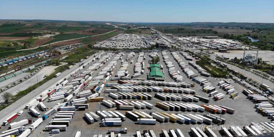 Kapıkule’de binlerce tır 4 gündür bekliyor