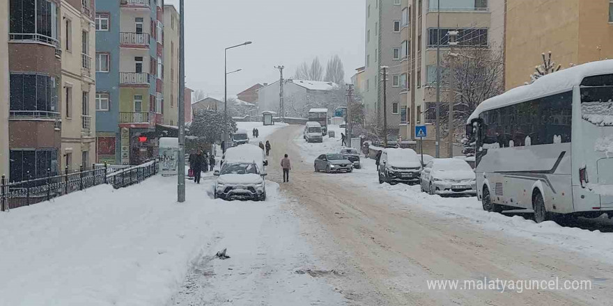 Kar Erzurum’u adeta esir aldı