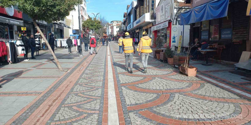 Kar sonrası güneşi gören dışarıya çıktı