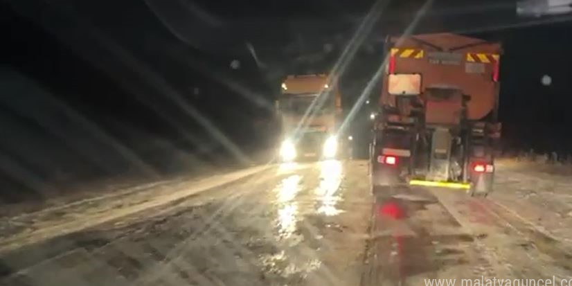 Kar ve tipi nedeniyle Sahara Geçidi ağır tonajlı araçlara kapatıldı