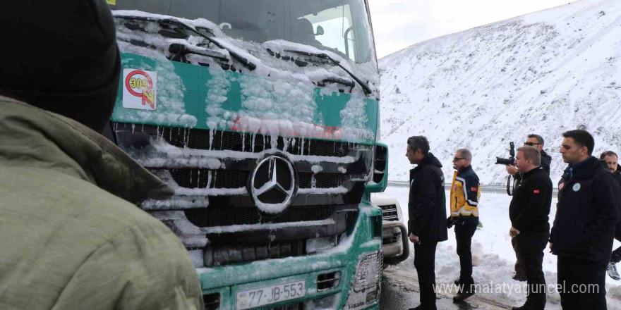 Kar yağışının ardından Erzincan’da kapanan şehirlerarası yollar ulaşıma açıldı