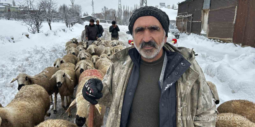 Kara kışa hazırlıksız yakalanan çobanlar yayladan erken indi