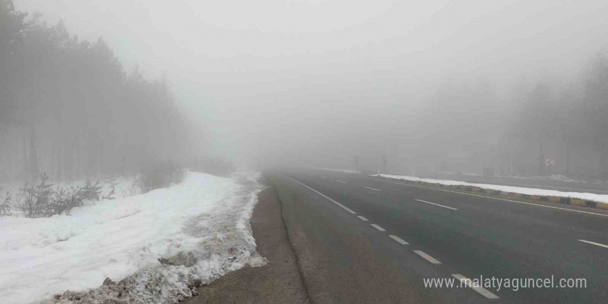 Karabük- Bartın kara yolu sisle kaplandı