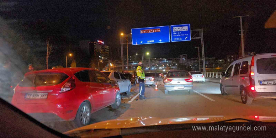 Karabük’te 5 araçlı zincirleme trafik kazası: 3 yaralı