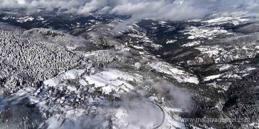 Karabük’te kar ve sis görsel şölen oluşturdu