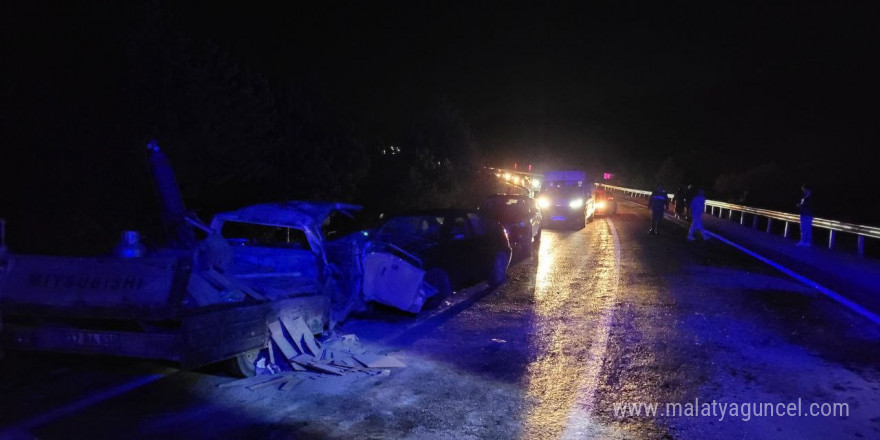 Karabük’te otomobil kamyonetle çarpıştı: 5 yaralı