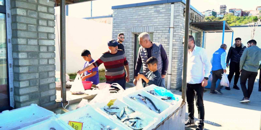 Karaburun Balık Hali hizmete açıldı