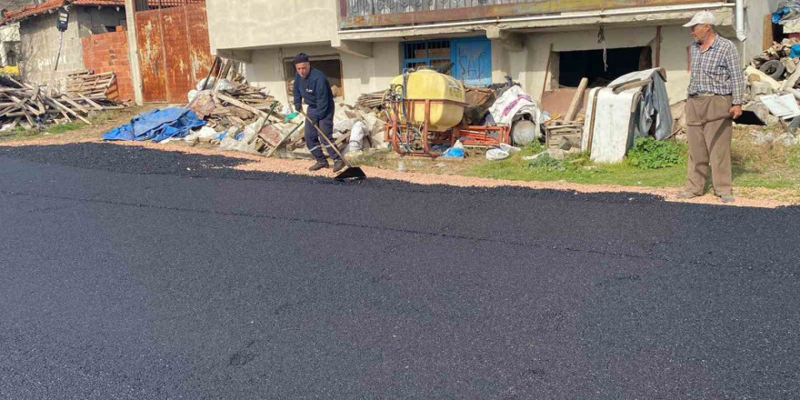 Karacabey’de mahalleler yeni asfalt ve parke taşlarıyla güzelleşiyor