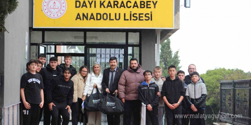 Karacabey’de okullara spor desteği devam ediyor