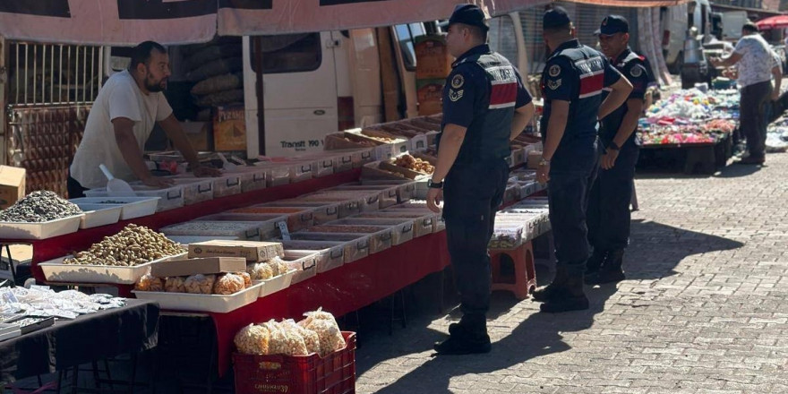 Karacasu jandarması vatandaşları sahte para ve dolandırıcılığa karşı bilgilendirdi