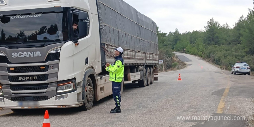 Karacasu’da ağır tonajlı araçlar denetlendi