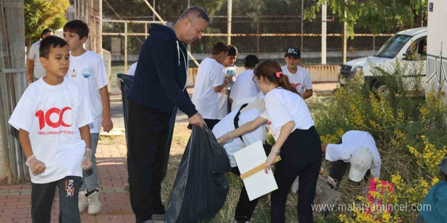 Karacasu’da Dünya Yürüyüş Günü’nde çöp temizliği yapıldı