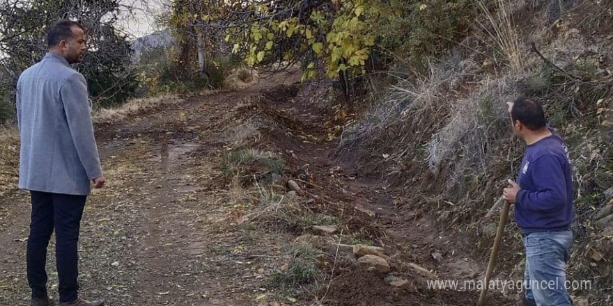 Karacasu’da göletleri besleyen kanallar temizlendi