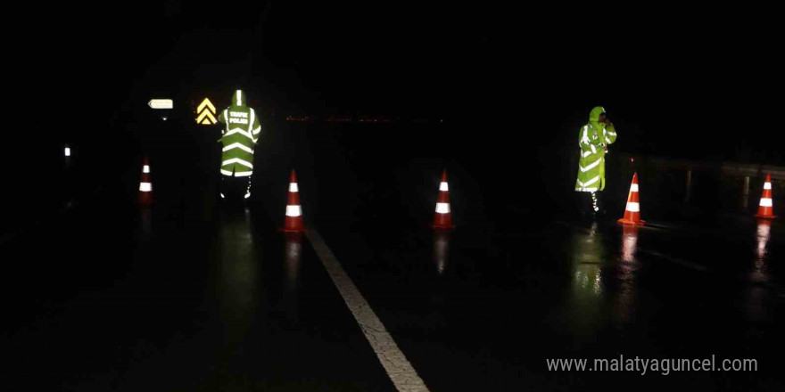 Karadeniz Sahil Yolu heyelan nedeniyle tek yönlü trafiğe kapandı