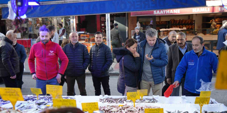 Karadeniz’in incisi hamsi, palamudun tacını geri aldı: Tezgahın gözdesi hamsi