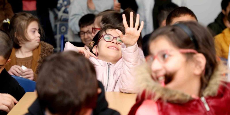 ‘Karagöz Göklerde’ engelsiz miniklere tebessüm oldu