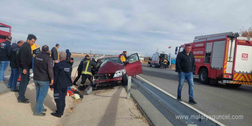 Karaman’da otomobil römork ve bariyerlere çarptı: 4 yaralı