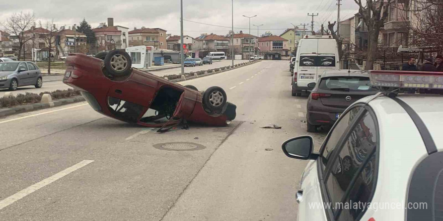 Karaman’da takla atan otomobilin sürücüsü yaralandı