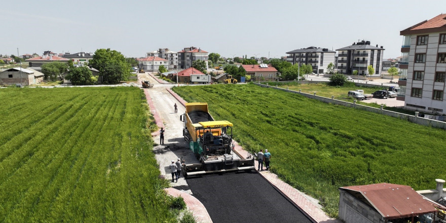 Karatay’da asfalt seferberliği sürüyor