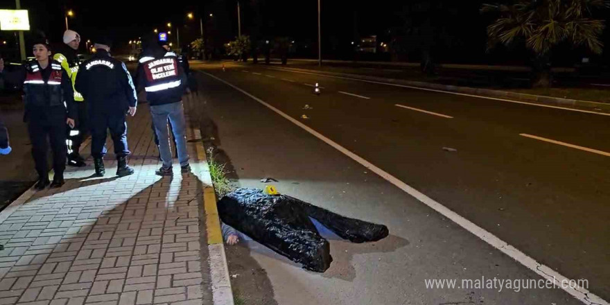 Kardeşini kazadan korumak isteyen ağabey, otomobilin çarpmasıyla hayatını kaybetti