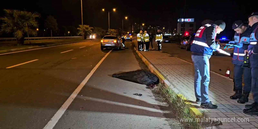 Kardeşini kazadan korumak isteyen ağabey, otomobilin çarpmasıyla hayatını kaybetti