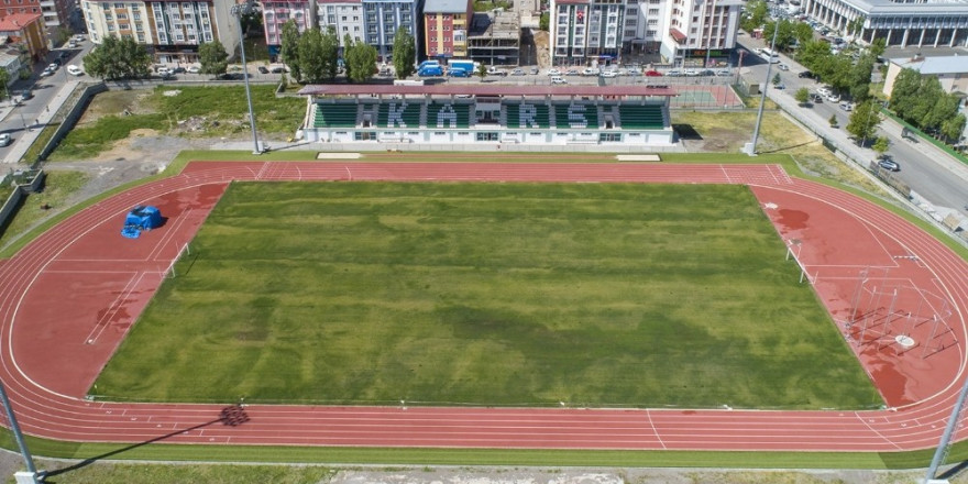 Karslı spor severler, stadyumun eksikliklerinin giderilmesini bekliyor