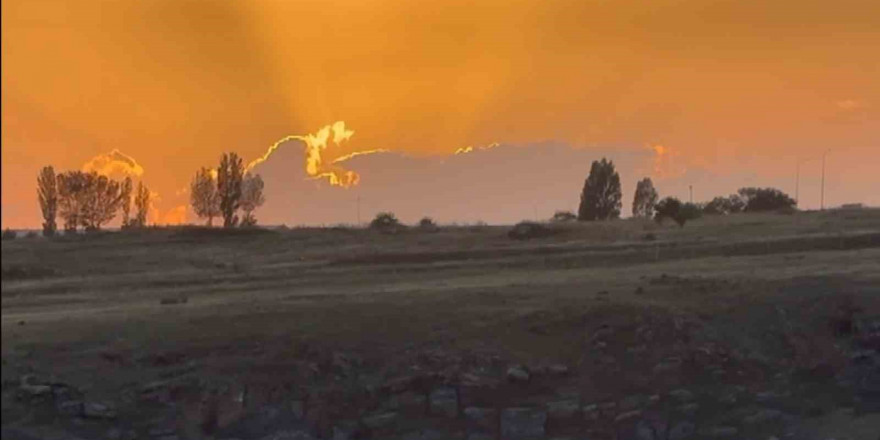 Kars’ta gökyüzü kızardı, görenler büyülendi