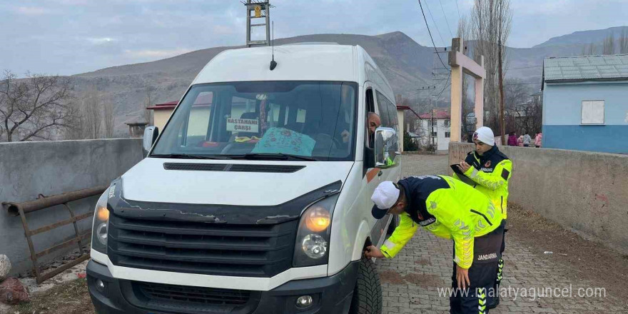 Kars’ta jandarma okul servislerini denetledi