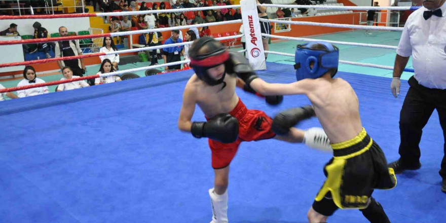 Kars’ta Kick Boks karşılaşmaları nefesleri kesti