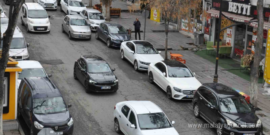 Kars’ta trafiğe kayıtlı araç sayısı 50 bine ulaştı: Park sorunu büyüyor