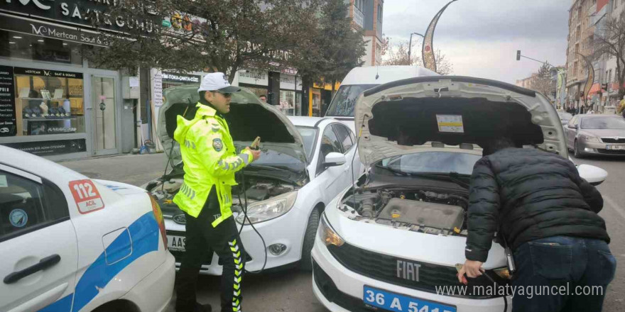 Kars’ta trafik polislerinden yürek ısıtan hareket