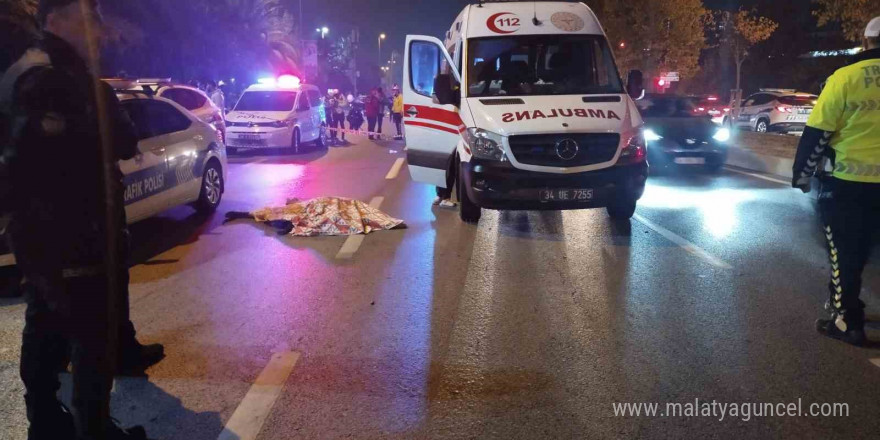 Kartal’da hızını alamayan otomobil yayaya çarptı: 1 ölü