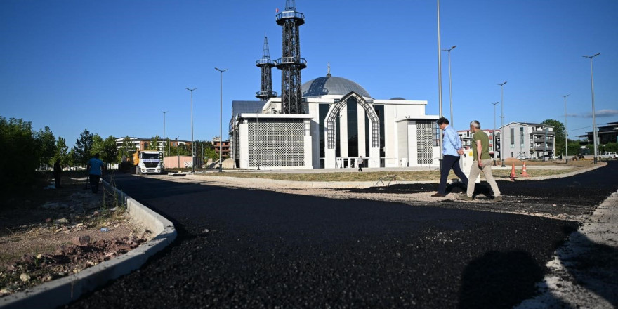 Kartepe Kent Meydanı bağlantı yolları asfaltlandı