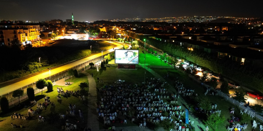 Kartepe’de açık havada sinema keyfi