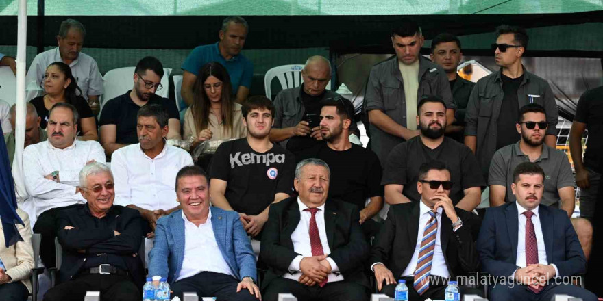 Kaş Güreşleri’nin Başpehlivanı İsmail Balaban oldu