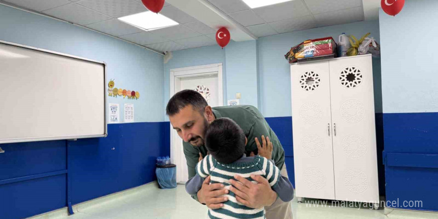 Kas hastası çocuğunu kabeden Mehmet öğretmen, hayatını özel gereksinimli çocuklara adadı