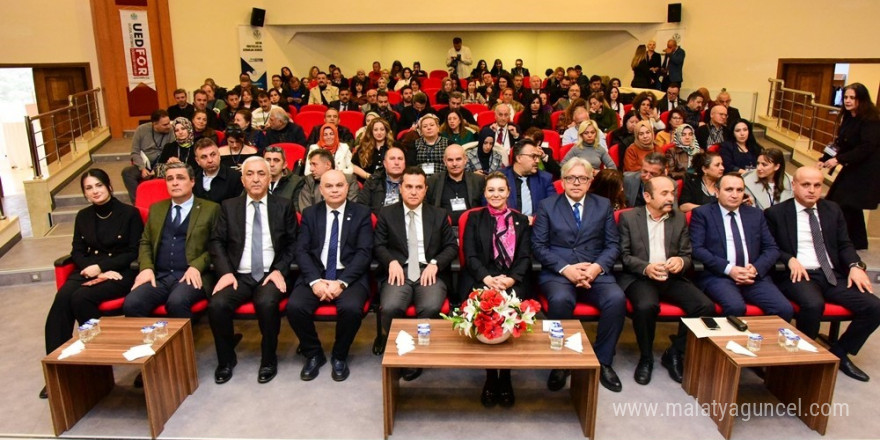 Kastamonu Üniversitesi Rektörü Topal: “Gençlerimizi modern, popüler kültürün insafına terk edemeyiz”