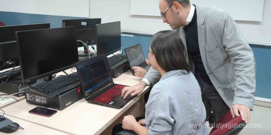 Kastamonu Üniversitesi’nde Hürjet için özel uçuş simülasyonu geliştirdi